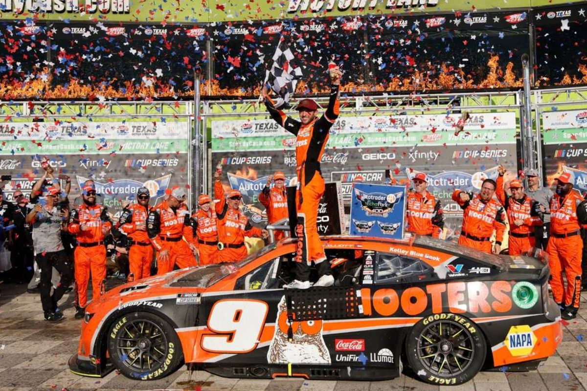 Chase Elliott Wins EchoPark Automotive 400 (3)