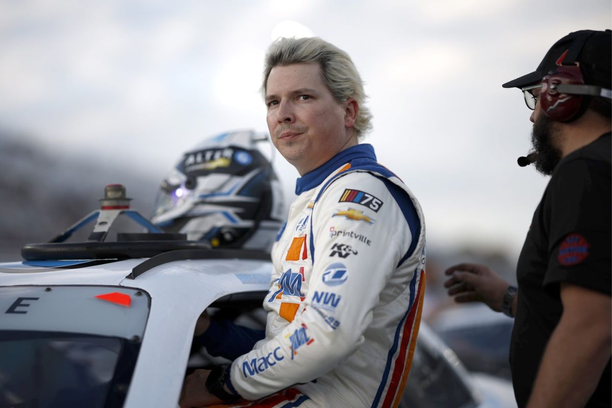 DiBenedetto and Poole's Seek Victory (1)