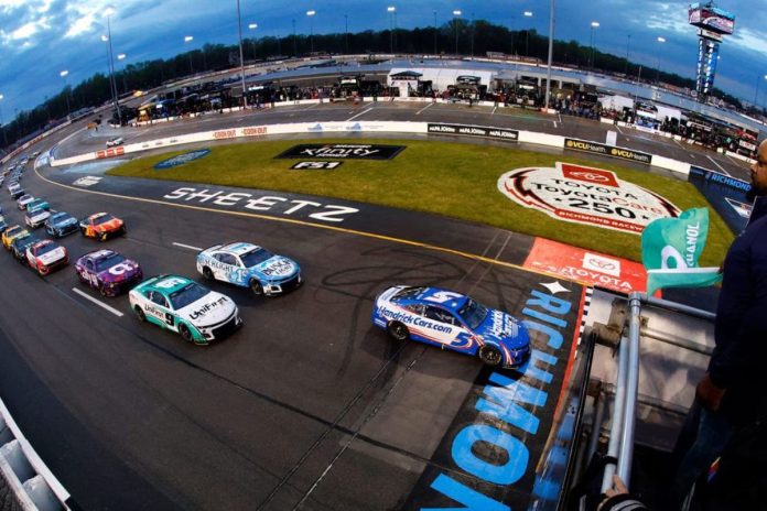 Elton Sawyer Praises Goodyear's Wet Tire (2) Elton Sawyer Praises Goodyear's Wet Tire (2)