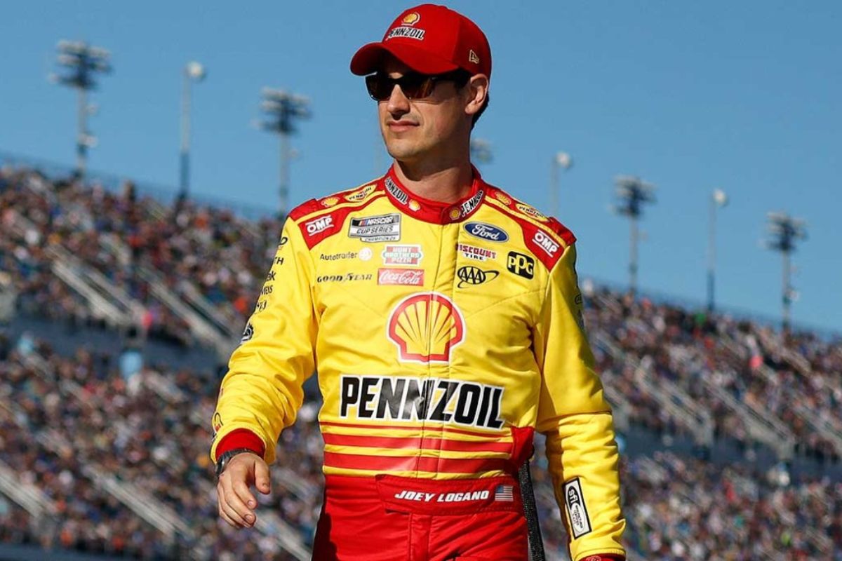 Joey Logano Hits the Panic Button (1)