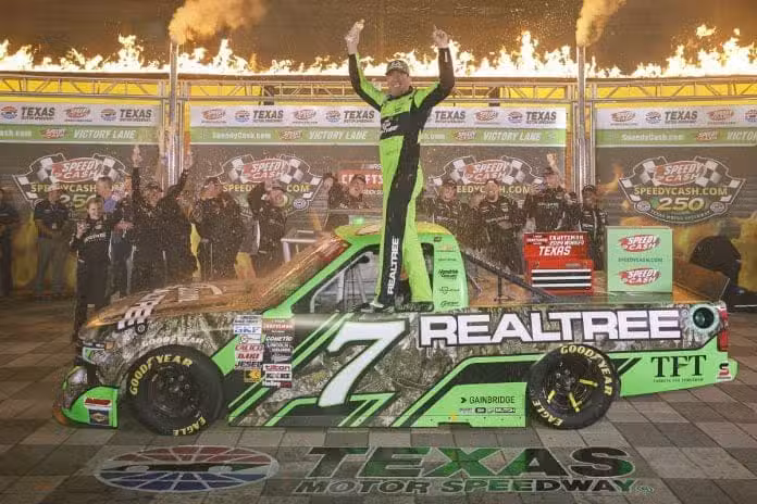 Kyle Busch's Twitter Celebration (2) Kyle Busch's Twitter Celebration (2)