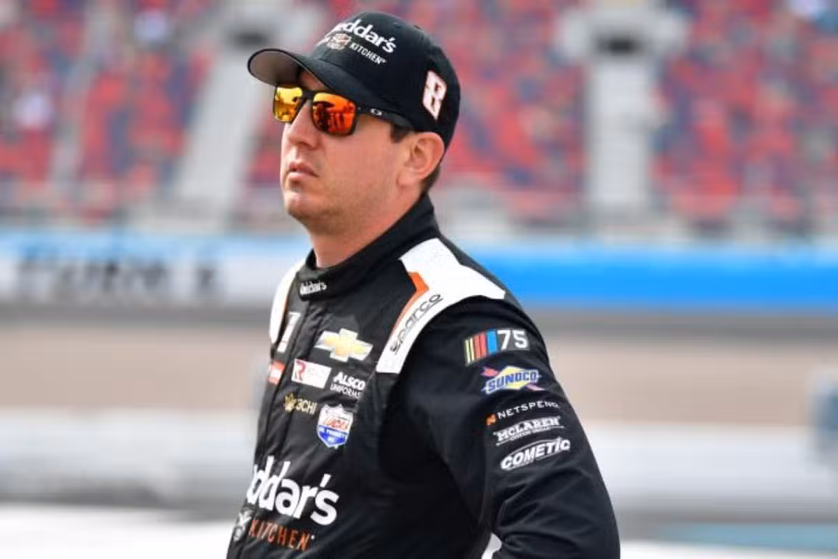 Kyle Busch Wins SpeedyCash.com 250 (4)