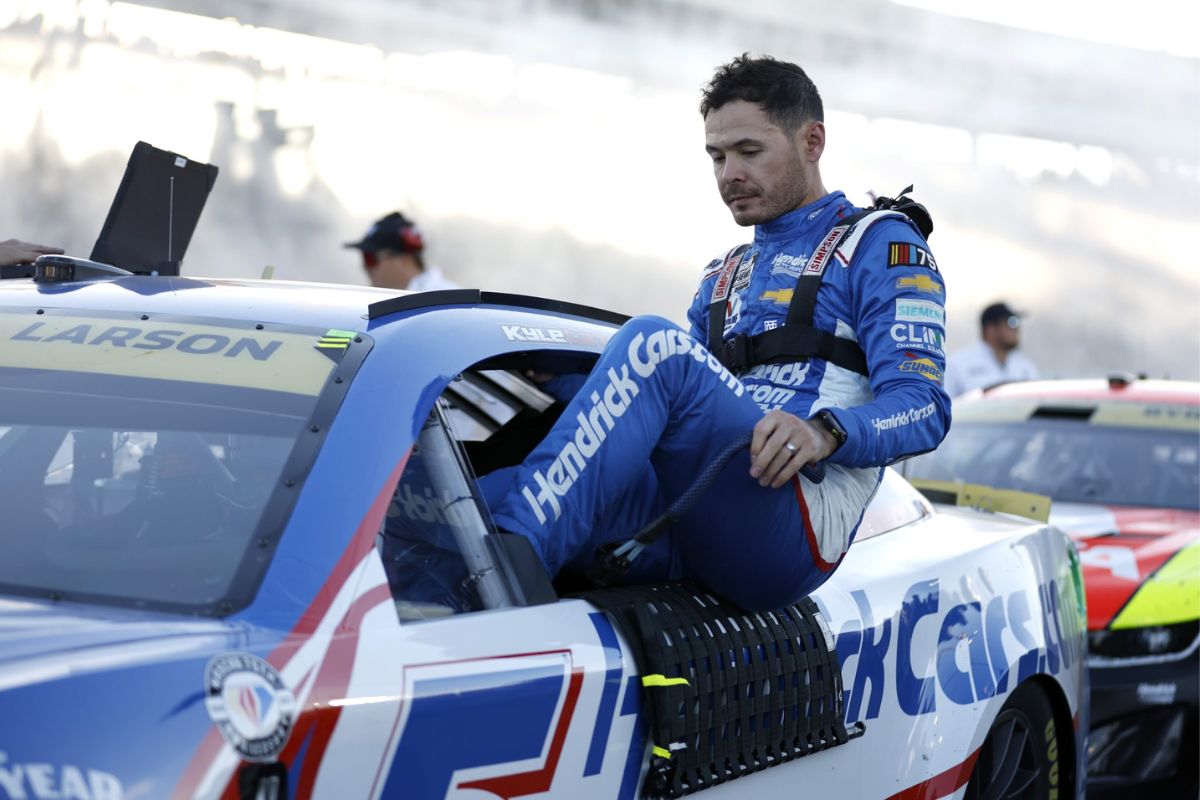 Kyle Larson Secures AutoTrader EchoPark Automotive 400 Pole (1)