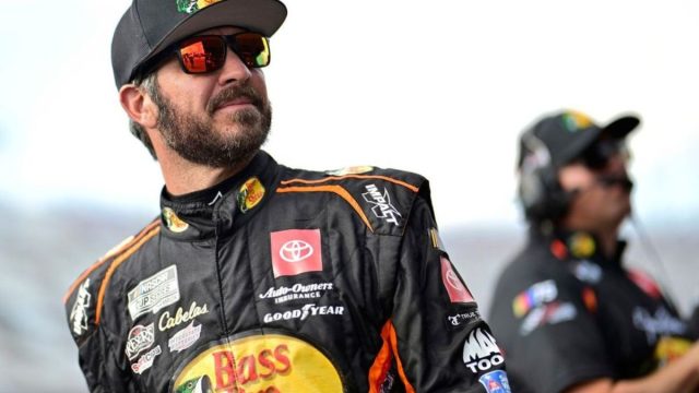 Kevin Harvick Acknowledges Truex Jr.'s Crew 3