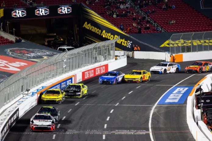 Denny Hamlin Praises Tony Stewart's Rival