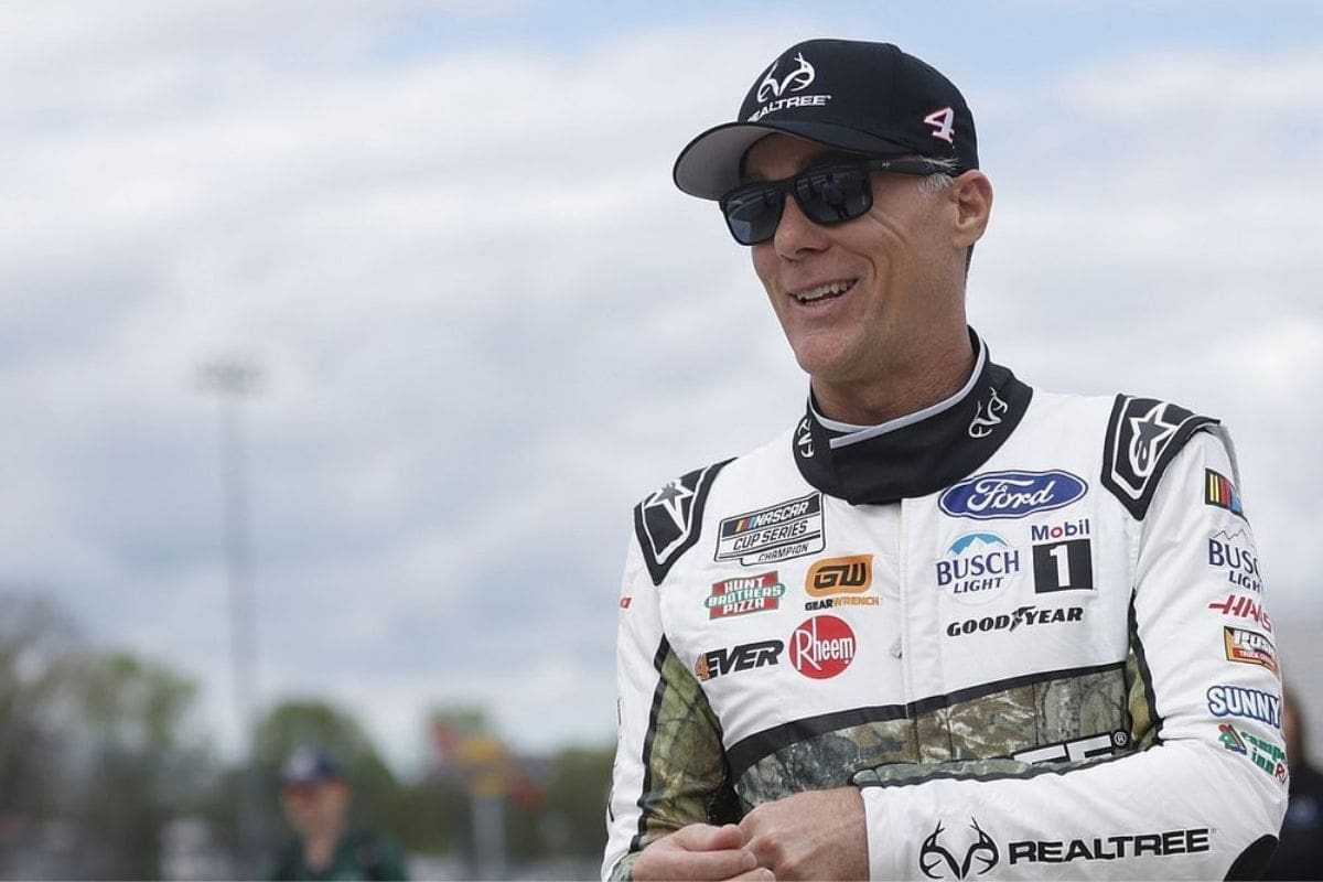 Kevin Harvick Supports Tyler Reddick (4) 