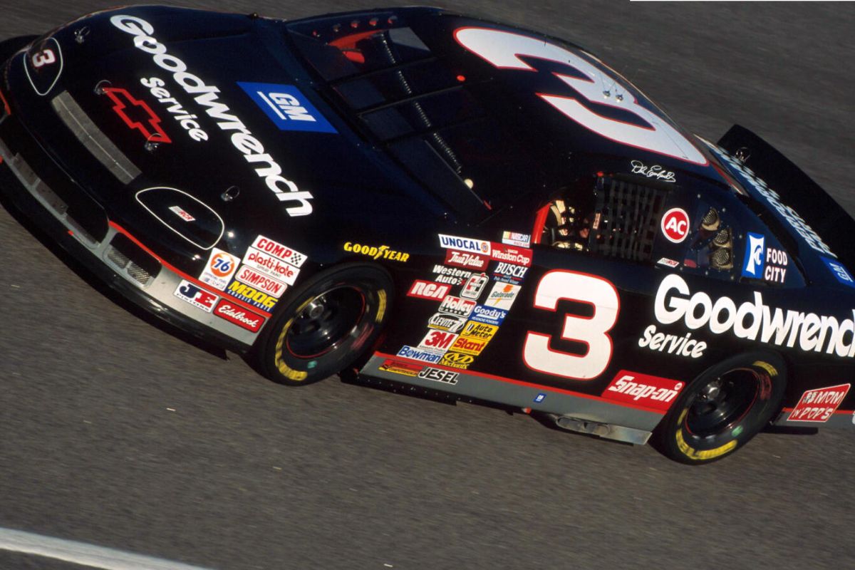 RCR Partners With Marine Toys For Tots