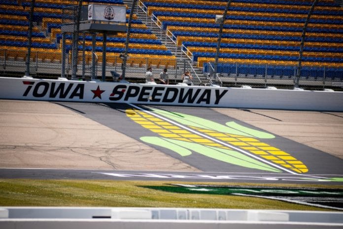 Chase Elliott Backs Iowa (1)