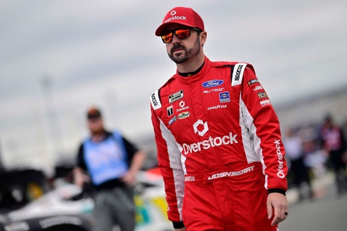 Josh Berry's Wife Cheers His NASCAR P3 Finish 1