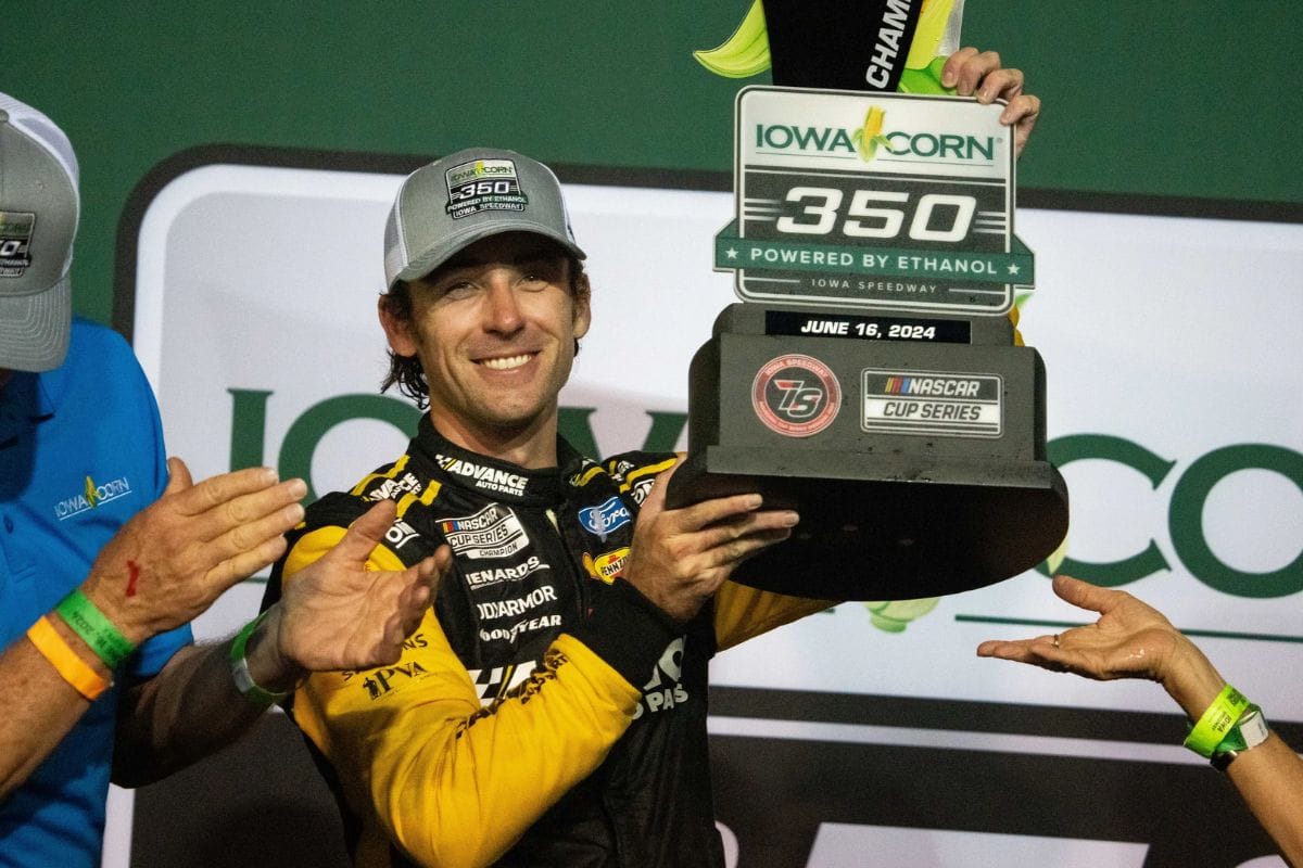 NASCAR Insider Hails Iowa as Top Race (1)