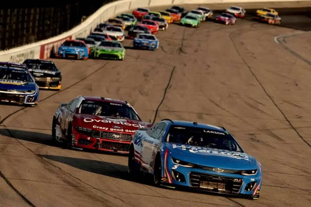 Fans Criticize NASCAR Over Iowa Blunder 2