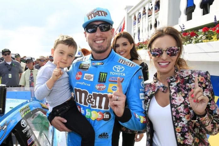 Samantha Busch Stuns Fans in Stylish Dress 3 Samantha Busch Stuns Fans in Stylish Dress 3