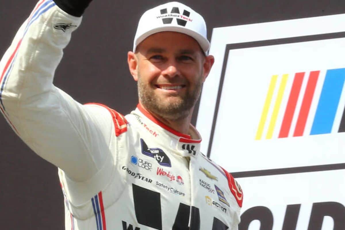 Byron Concerned About Van Gisbergen's Dominance 1