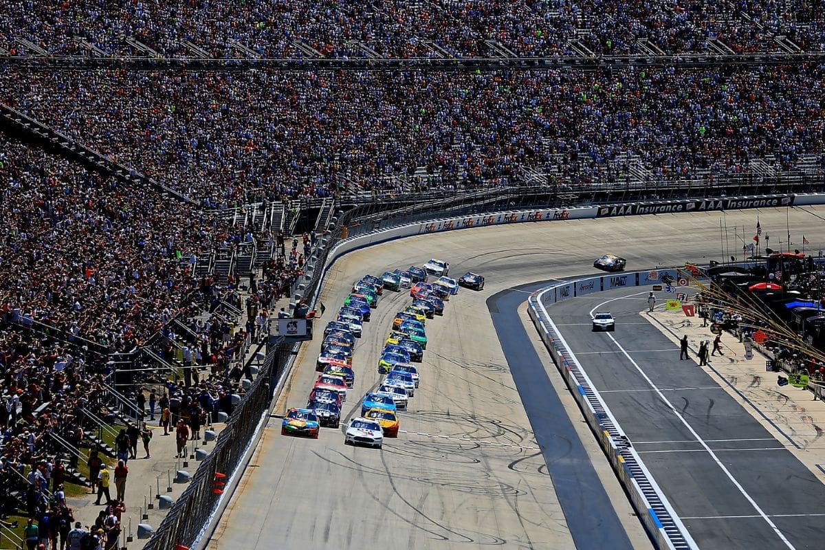 NASCAR Experiment Gains Fan Support 3