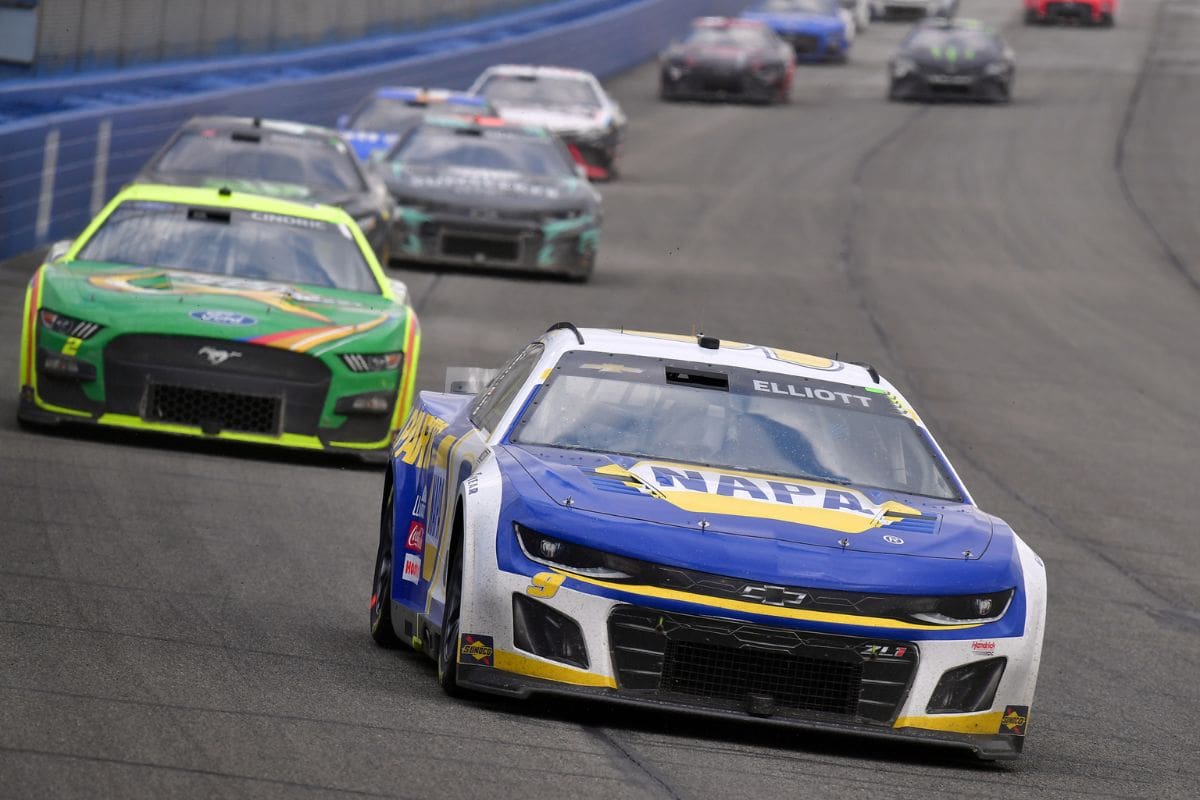 Alex Bowman Outshines Chase Elliott and Kyle Larson 1