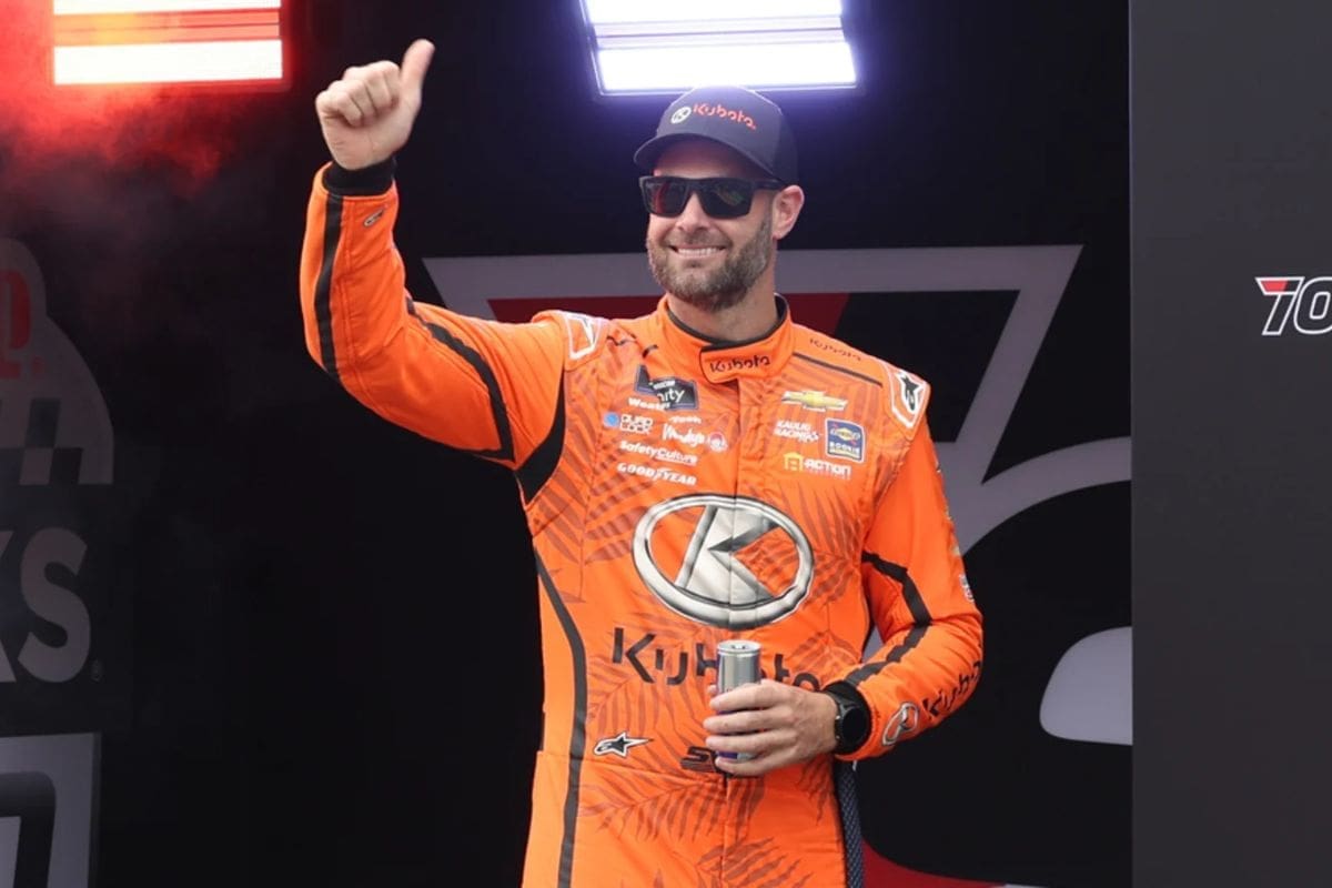 Shane Van Gisbergen Acknowledges Kyle Larson 1