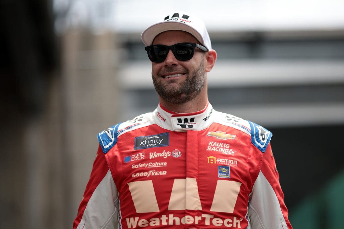 Shane Van Gisbergen's 2025 Debut Faces Setback 1