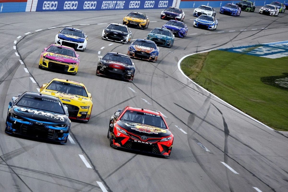 NASCAR Bristol Purse Nears 10 Million Dollars 1