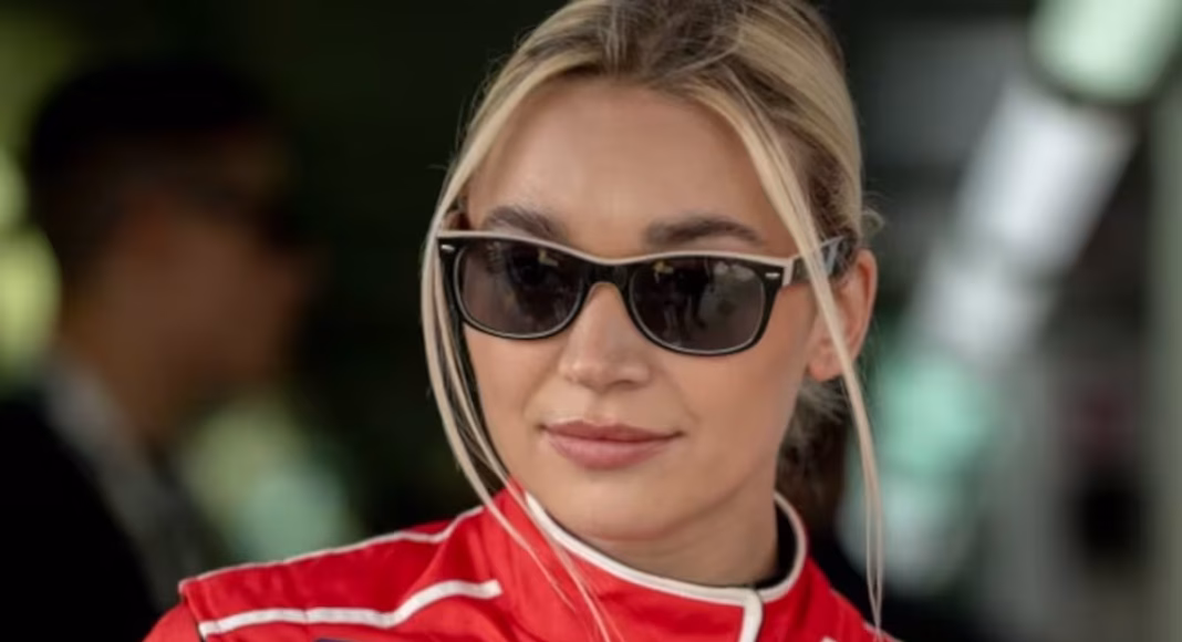 Natalie Decker Completes 6 Months of Pregnancy 2