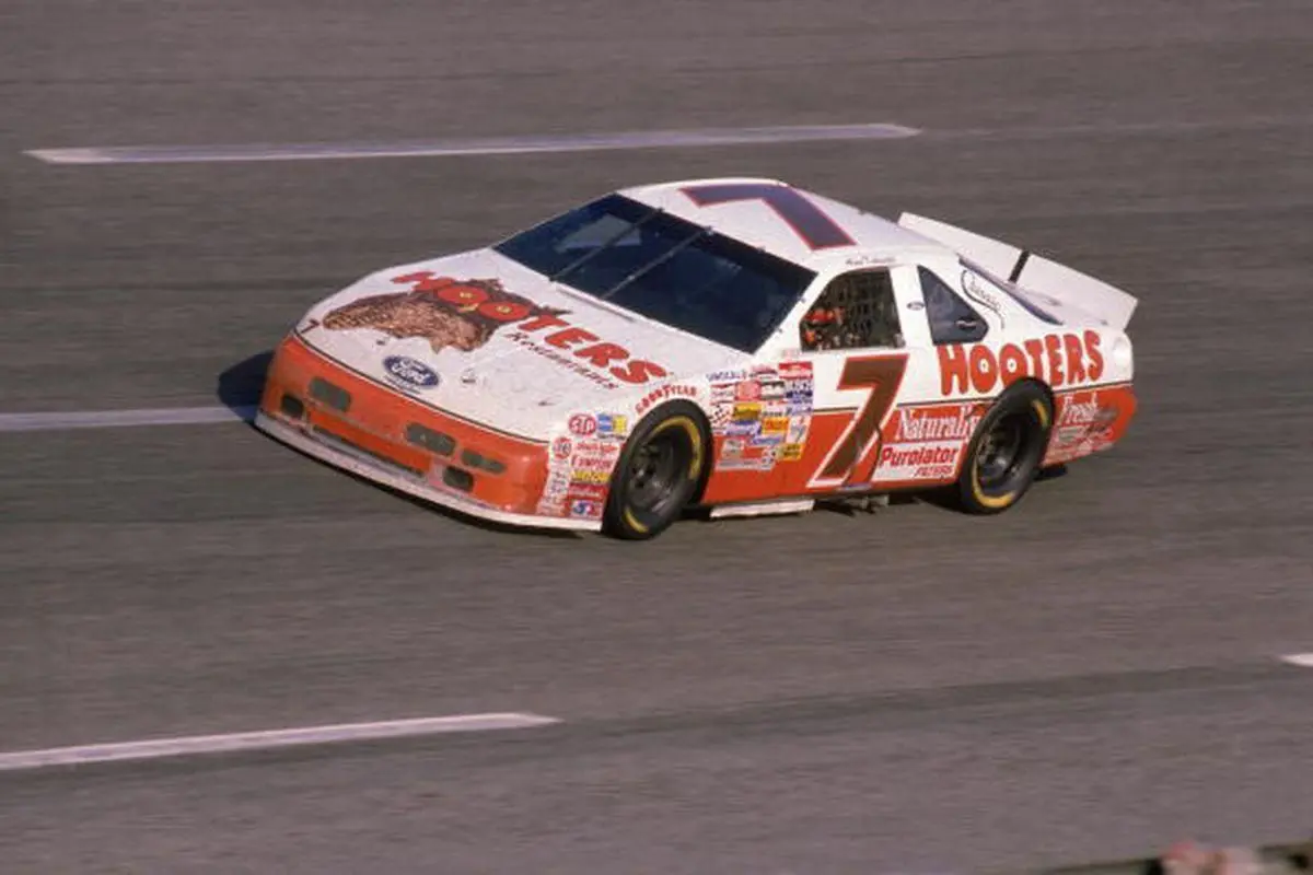 Alan Kulwicki’s Unforgettable 1992 Hooters 500 Victory 