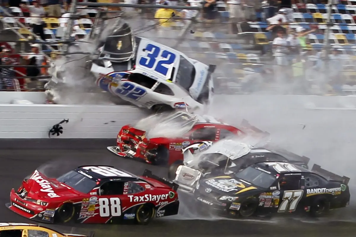 28 Fans Injured in Kyle Larson’s Devastating Daytona Crash 3