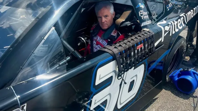 Kenny Wallace Returns to Racing in 2025
