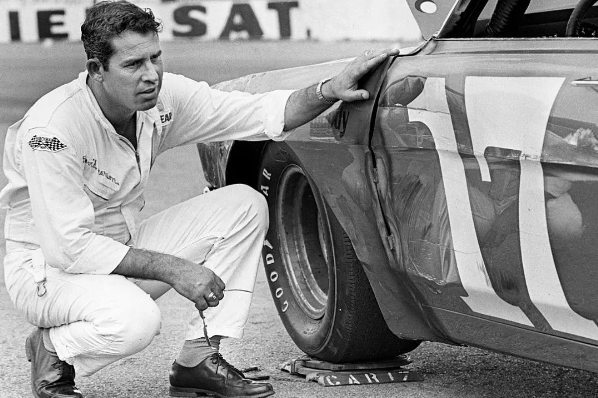 NASCAR World Pays Tribute to David Pearson 1