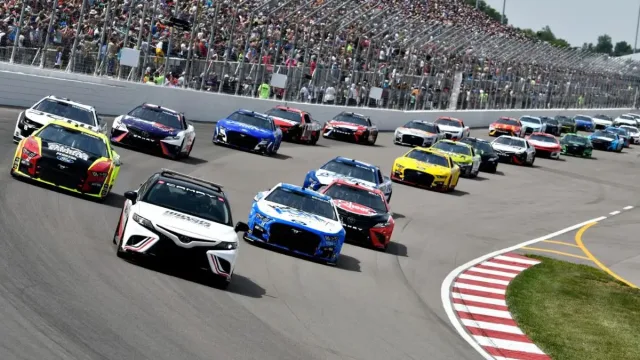 NASCAR and World of Outlaws Go Head to Head