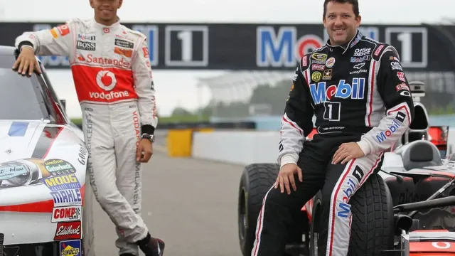 Tony Stewart and Lewis Hamilton 'Swap Jobs'