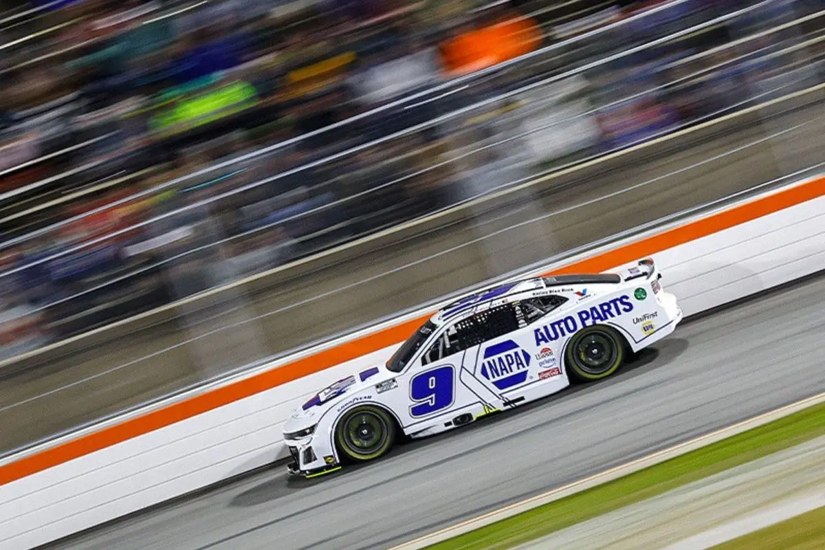 Chase Elliott Wins Cook Out Clash in Dominant Fashion