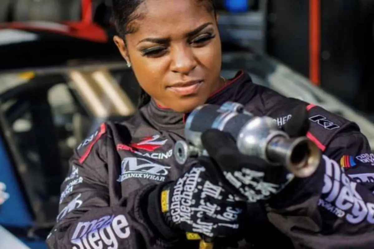 NASCAR’s First Black Female Pit Crew Member 