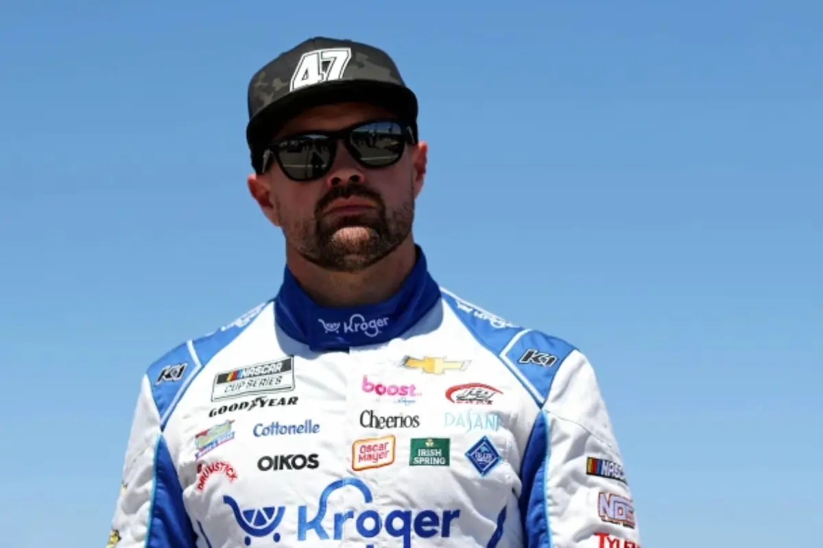 Team AmeriVet Takes Aim at Ricky Stenhouse Jr.