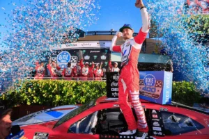 Kyle Larson Outshines Teammate in Homestead Win, Leading a 1-2 Finish for Hendrick Motorsports