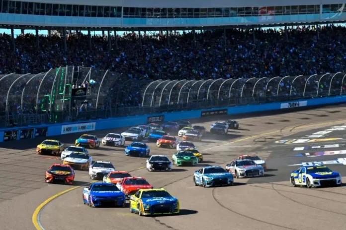 Phoenix Raceway's Sellout Streak Ends