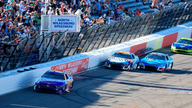 Brad Keselowski dominates NASCAR All-Star Heat Race