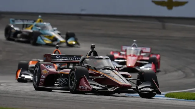 Jimmie Johnson drives Tom Brady in Indy 500 parade