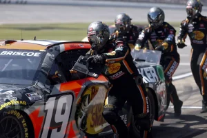 Justin Allgaier Leads NASCAR Xfinity Series Championship as Field Expands for Mexico City Return