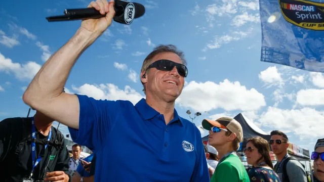 Kenny Wallace criticizes NASCAR fuel-saving strategy