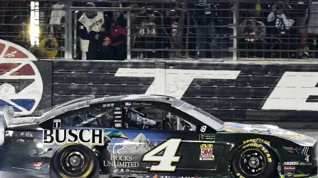 Kevin Harvick criticizes NASCAR ending Texas gun tradition