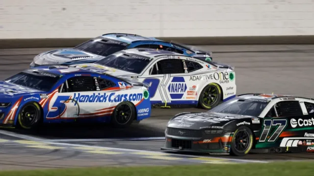 Kyle Larson dominant NASCAR record win at Kansas Speedway