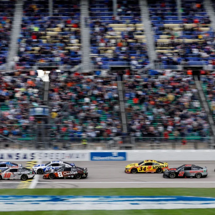 Kyle Larson dramatic photo finish win at Kansas Speedway