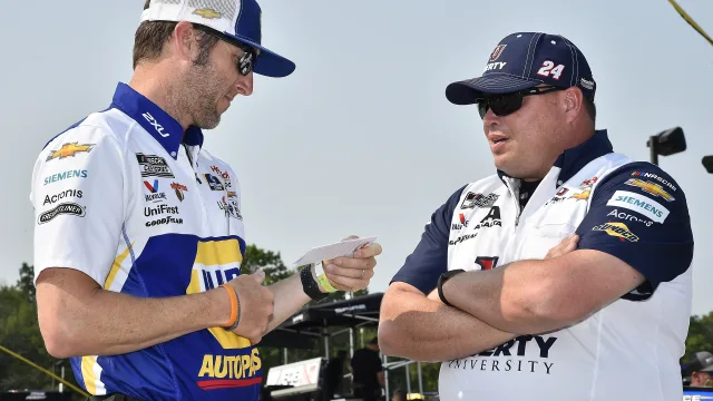 Rick Hendrick considers crew chief change for Chase Elliott