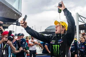 Cam Waters re-signs with Tickford Racing, ends Supercars 2026 switch rumours