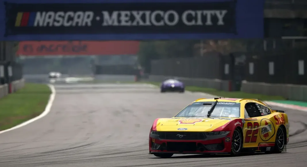 Joey Logano becomes fan favorite in Mexico