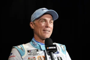Kevin Harvick criticizes current NASCAR drivers: “Stop trash talk and retaliate on the track”
