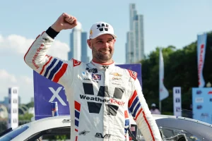 Shane van Gisbergen conquers heat, rivals in dramatic NASCAR Chicago victory at The Loop 110