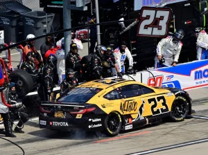 Bubba Wallace pulls off stunning Iowa race recovery, climbs from last to P6 in wild NASCAR finish