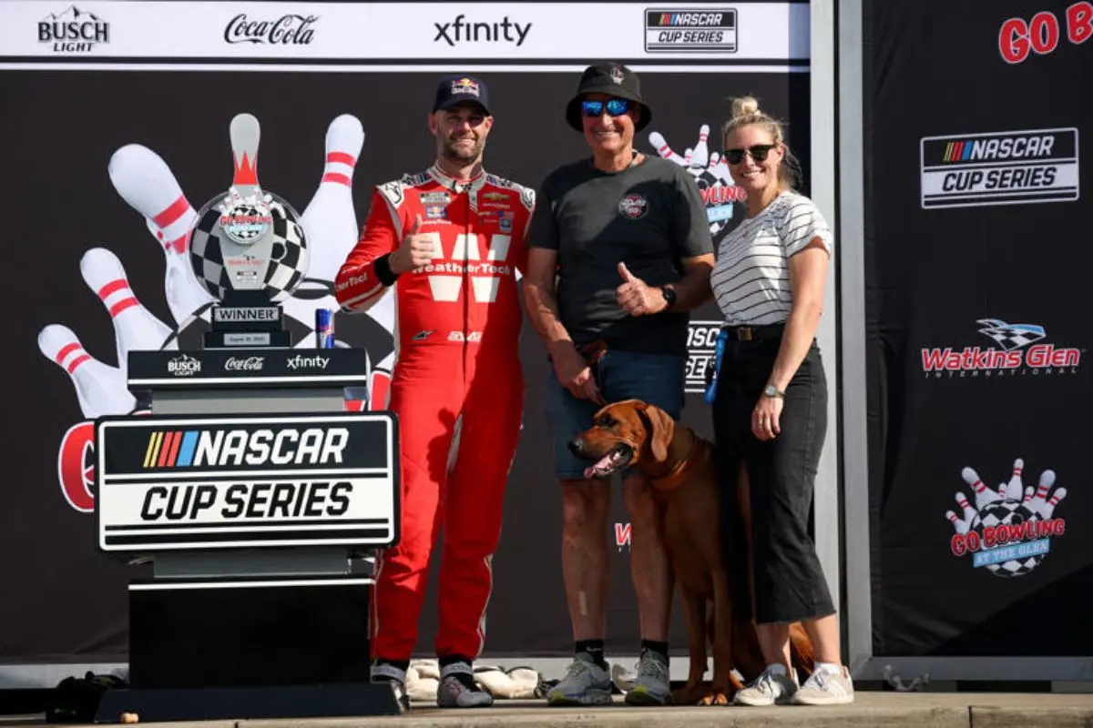 Shane van Gisbergen’s Dogs