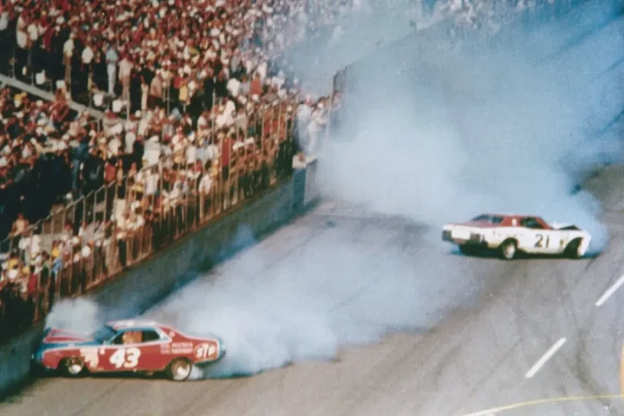 1976 Daytona 500 Epic Finish Petty vs. Pearson Crash and Crawl to Victory
