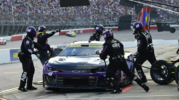 Carson Hocevar pit crew swap